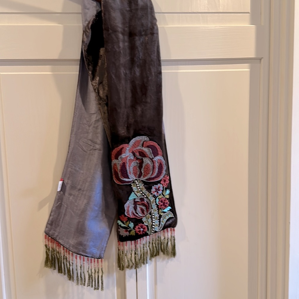 Chan Luu velvet silk embroidered beaded neck scarf taupe brown - Picture 6 of 8